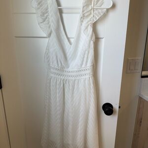 Elegant White Sleeveless Dress
